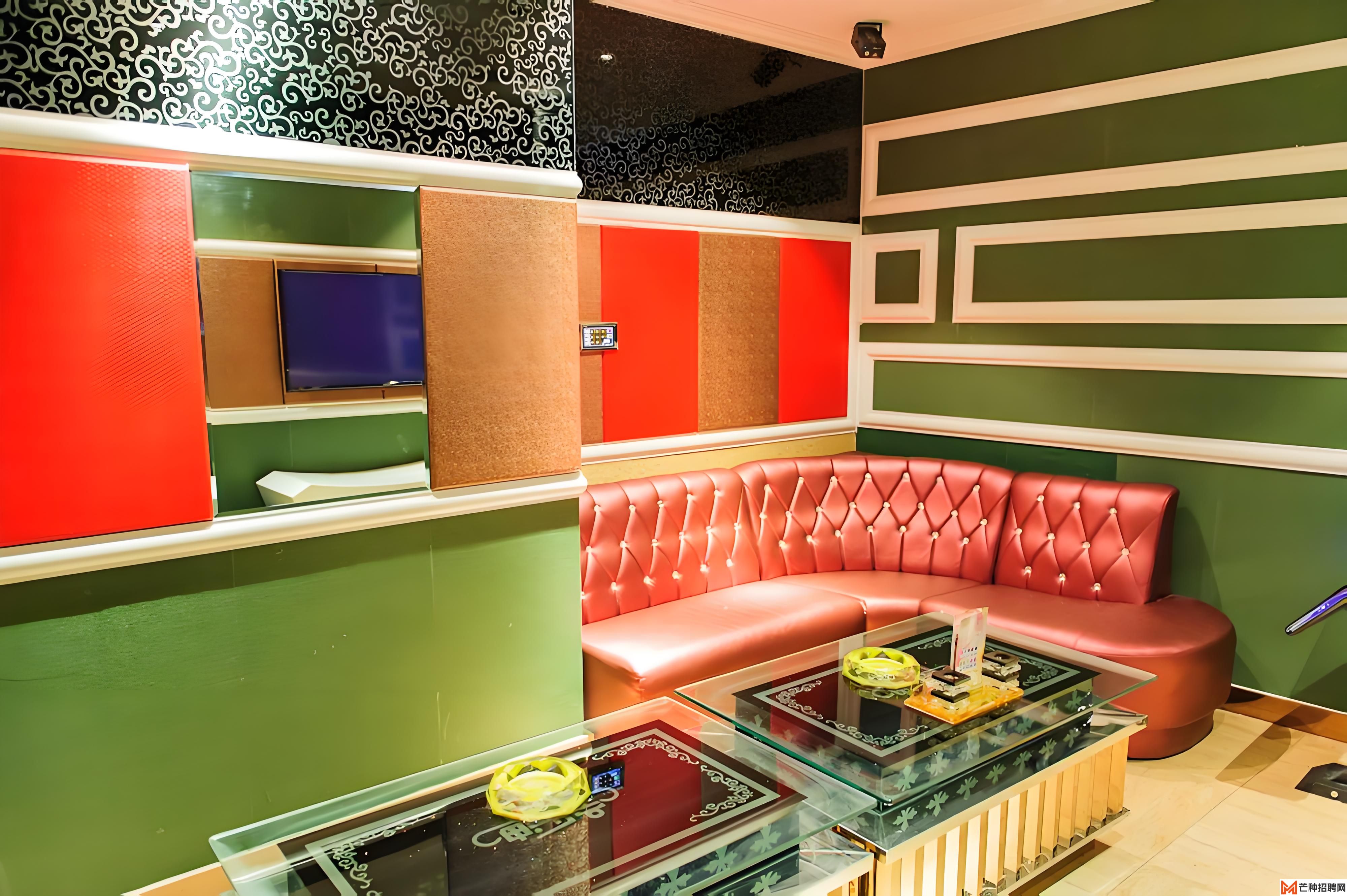 郑州龙子湖高校区清吧招服务生，学生兼职优先录用